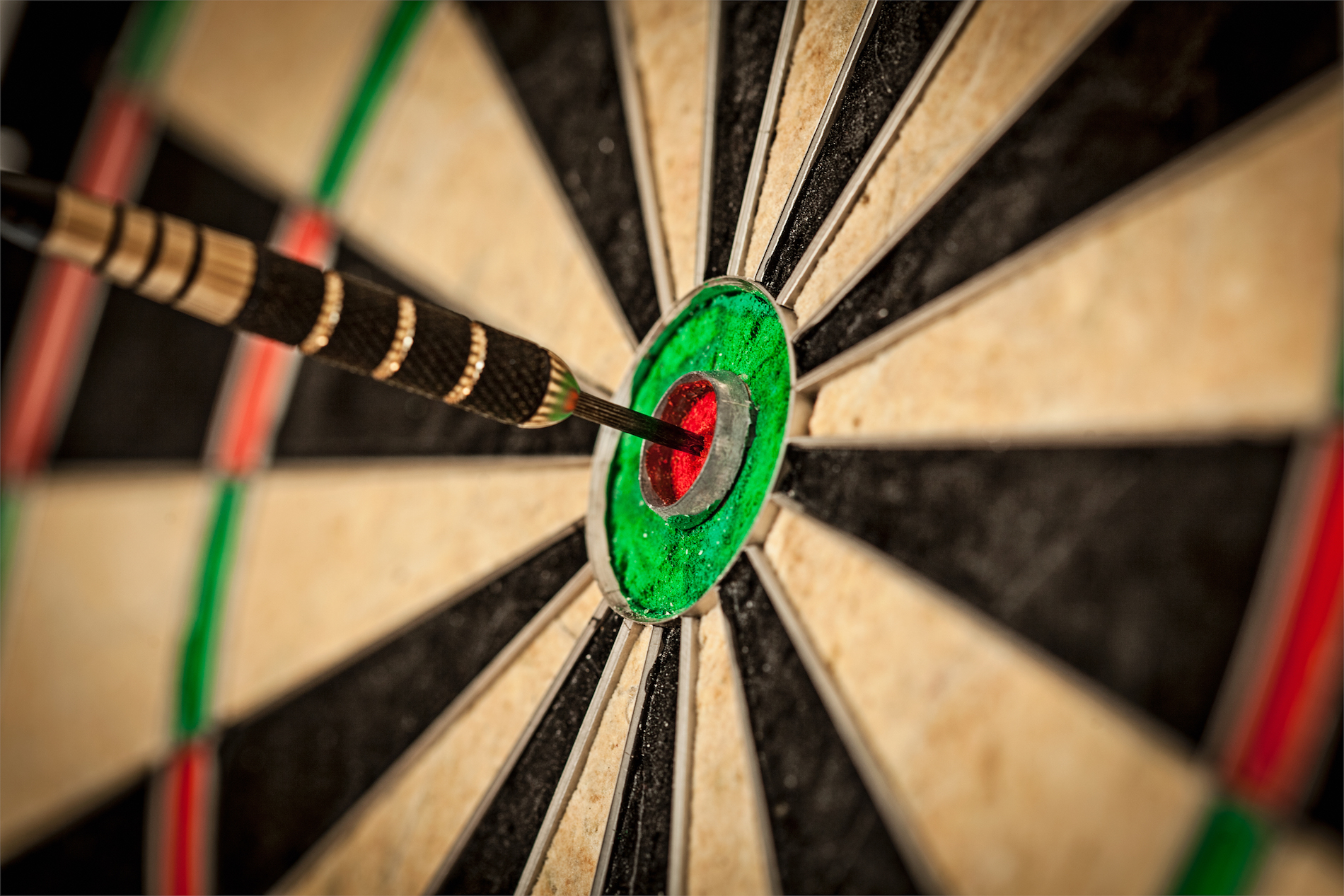 Play darts Maesteg Sports & Social Club | Squash Club